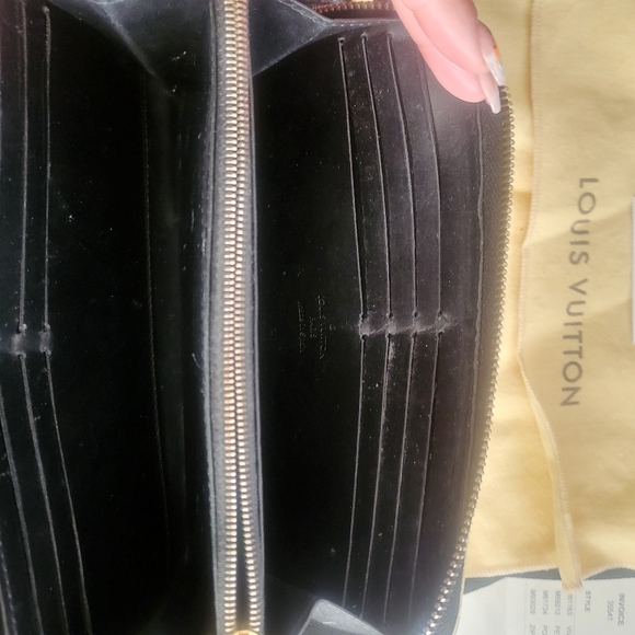 AUTHENTIC Louis Vuittin Suhali Zippy Wallet - Picture 6 of 10